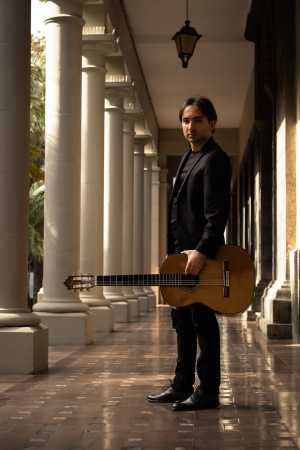 El ‘Ensueño’ de la guitarra romántica invade los muros del patio de la Casa de Colón