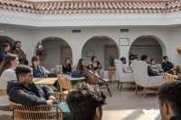 nalia Bueno acompaña al alumnado del IES Faro de Maspalomas en una jornada de orientación profesional en el Hotel Livvo Puerto de Mogán