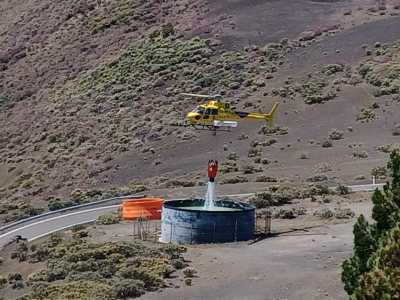 El Gobierno prueba en Gran Canaria las balsas portátiles de abastecimiento a los helicópteros de extinción