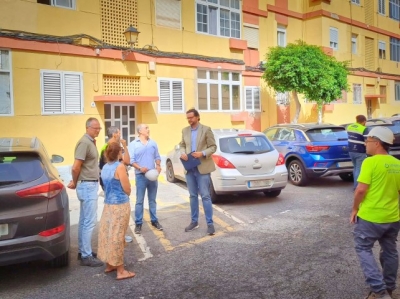 Sergio Ramos garantiza a los vecinos de San José de Las Longueras la ejecución completa de las obras de rehabilitación de sus viviendas