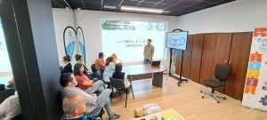 El Ayuntamiento de Guía refuerza el plan de cardioprotección en los edificios municipales con nuevo desfibrilador en la Oficina de Atención Ciudadana