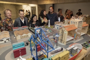 La alcaldesa visita la exposición de La Isleta en miniatura