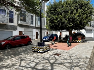 El Ayuntamiento de Guía dotará de nuevo mobiliario y aparatos biosaludables a la plaza de la Urbanización Pineda